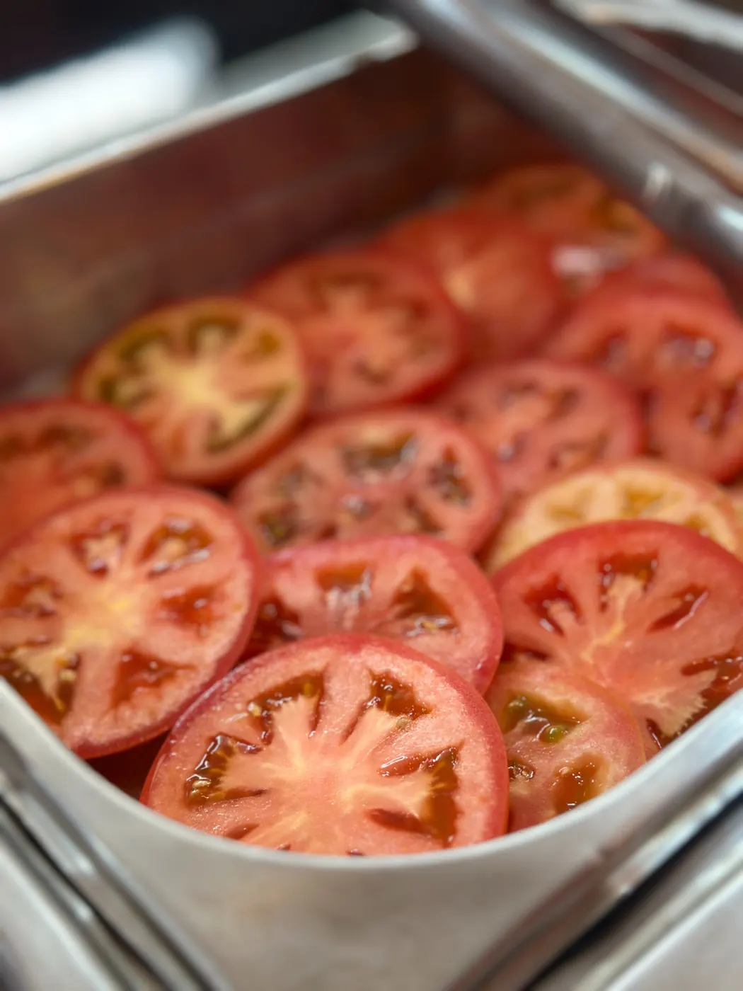 Tomates no buffet de saladas da Bella Vista em Porto Seguro